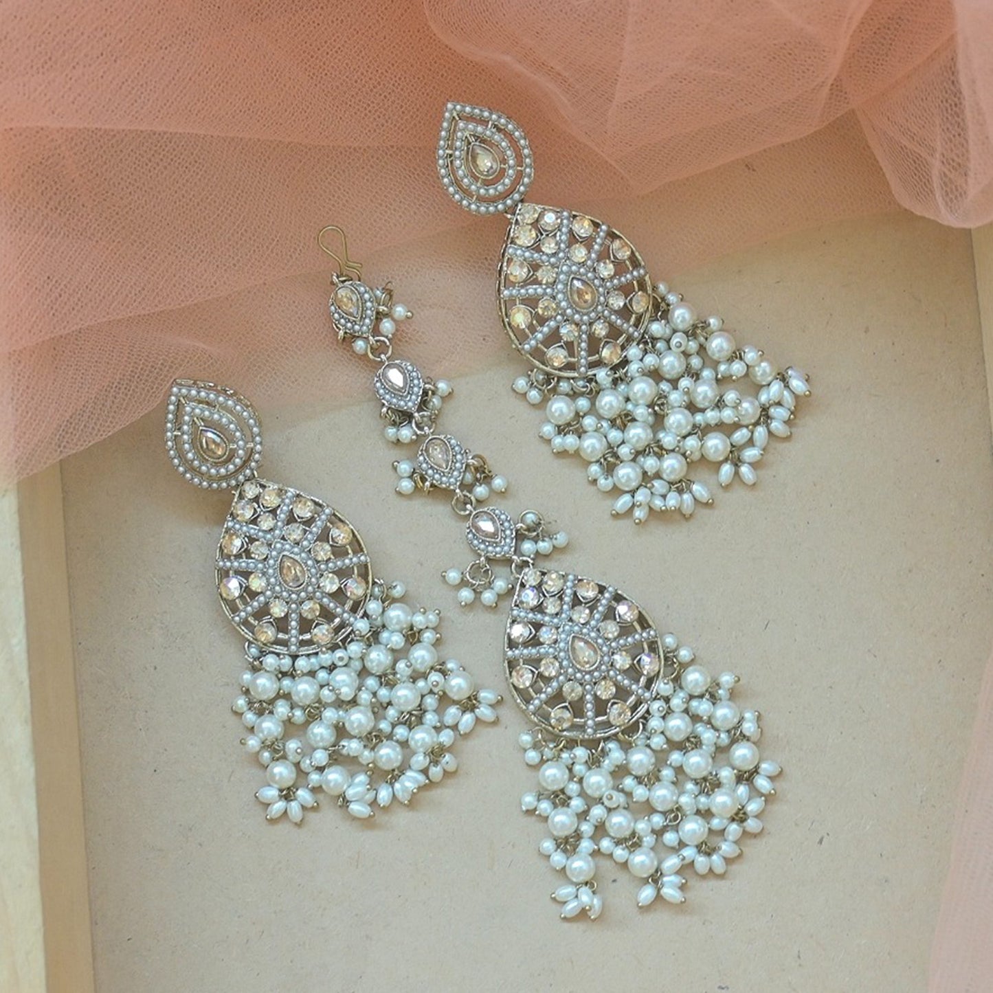 Baani Pearl earrings Tikka