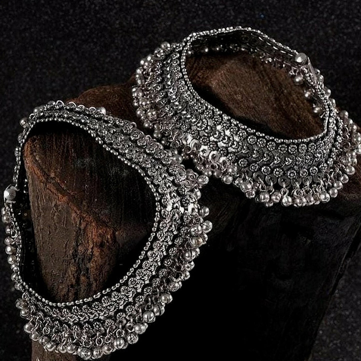 Oxidised Broad Anklet With Screw