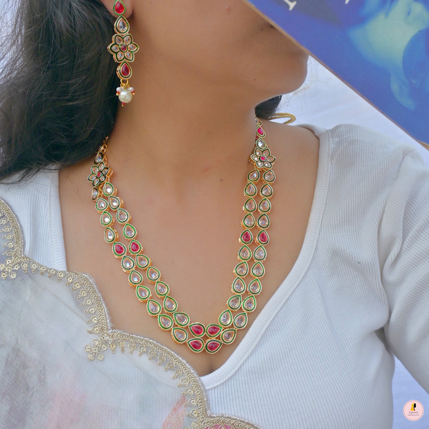 Medha Reverse AD Short Meenawork Mala Set