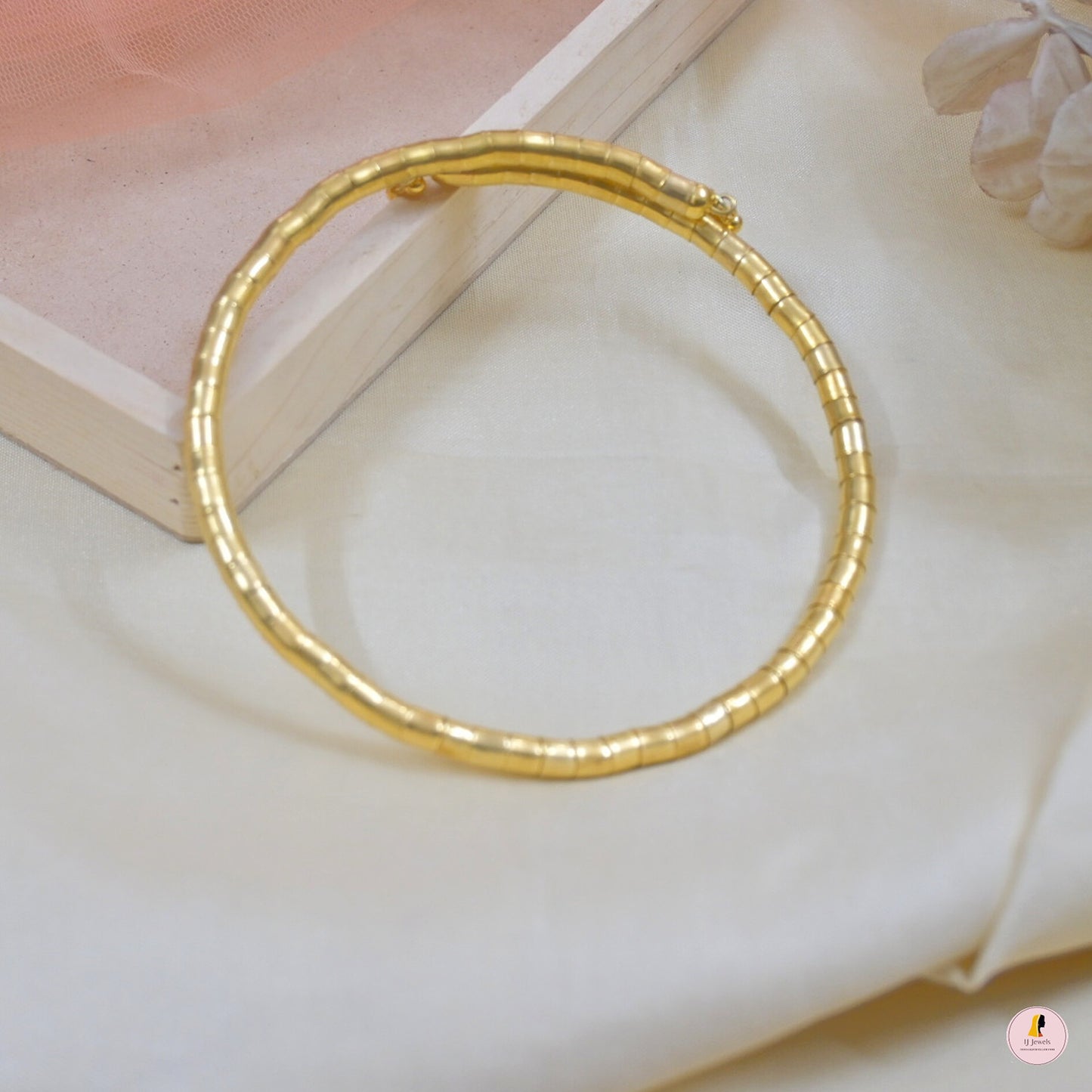 Spiral Adjustable Neckpiece for Her