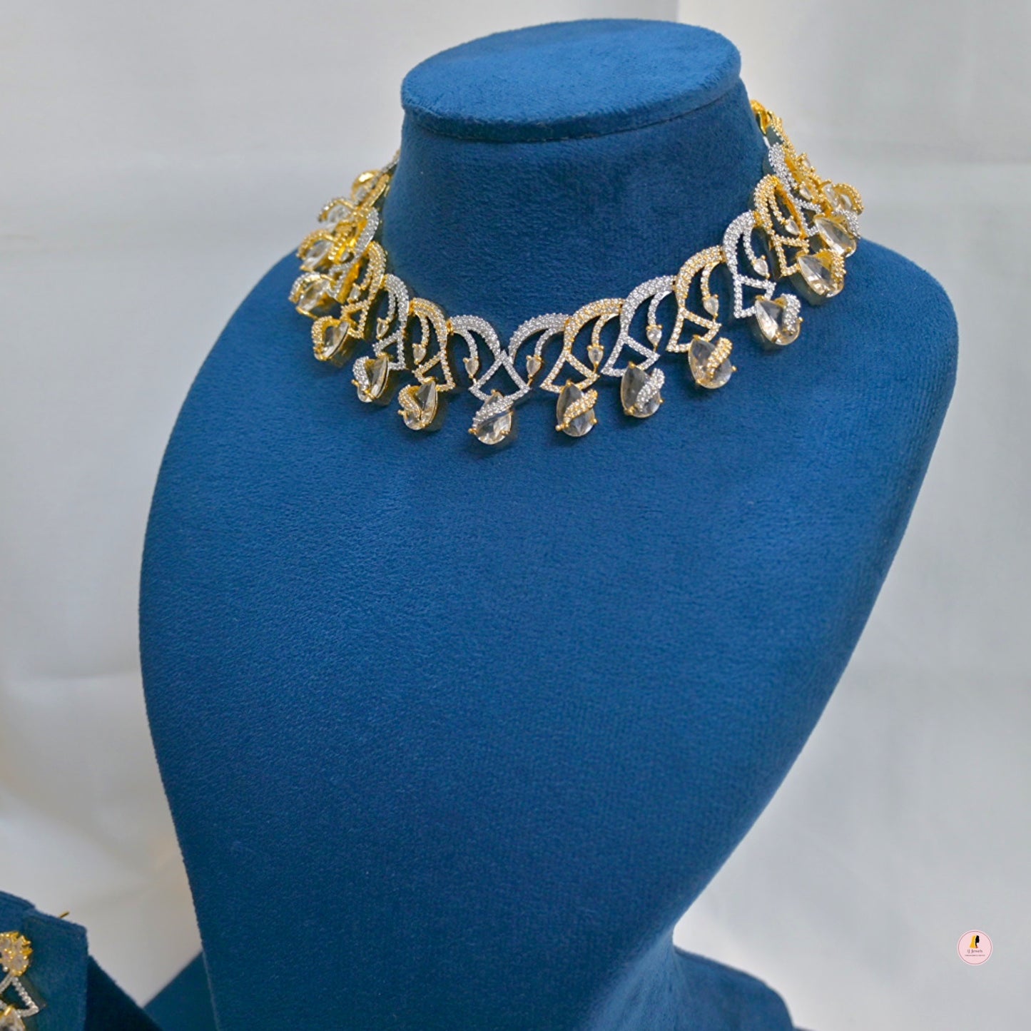 Avantika Dual Tone Dainty Diamond Set