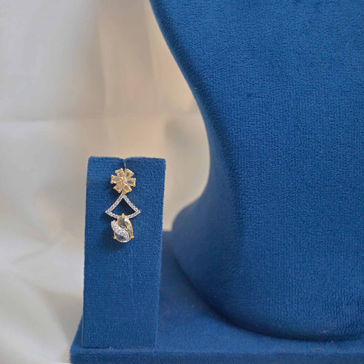 Avantika Dual Tone Dainty Diamond Set