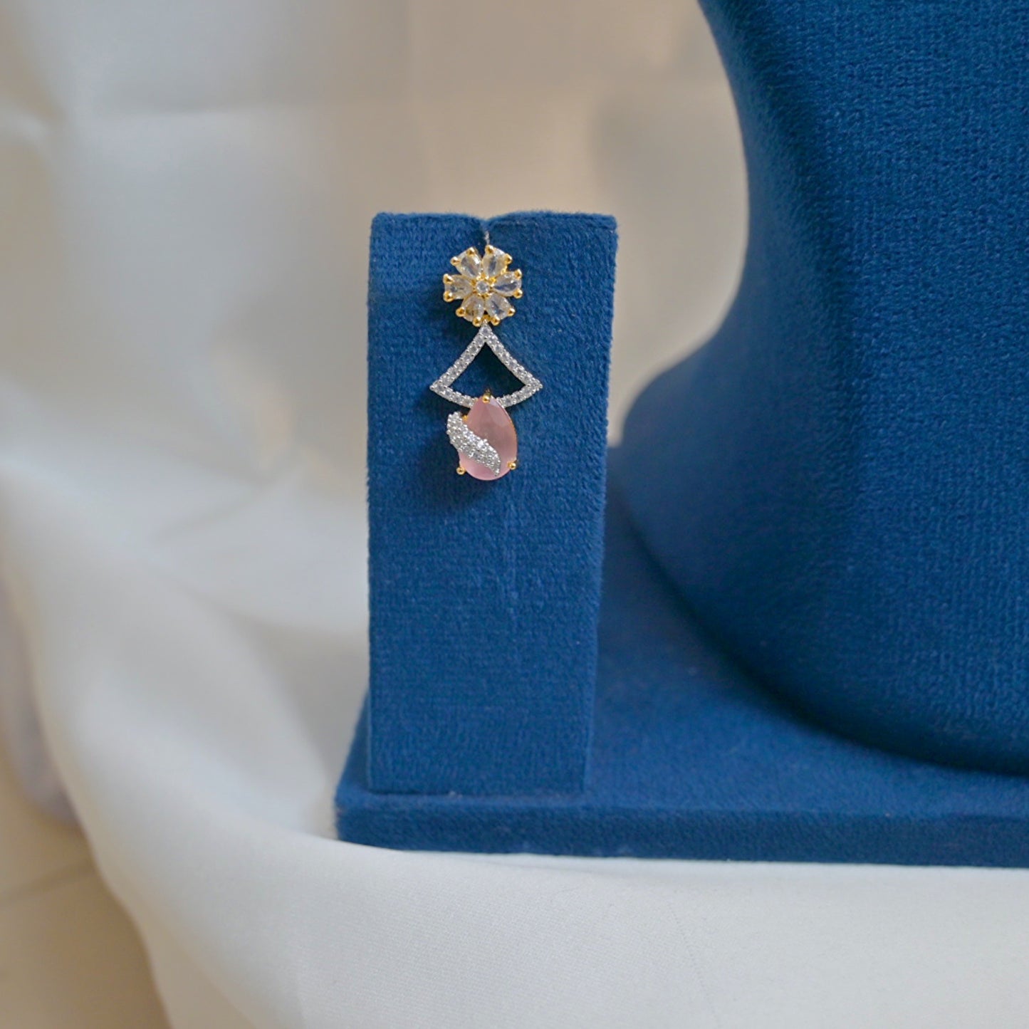 Avantika Dual Tone Dainty Diamond Set