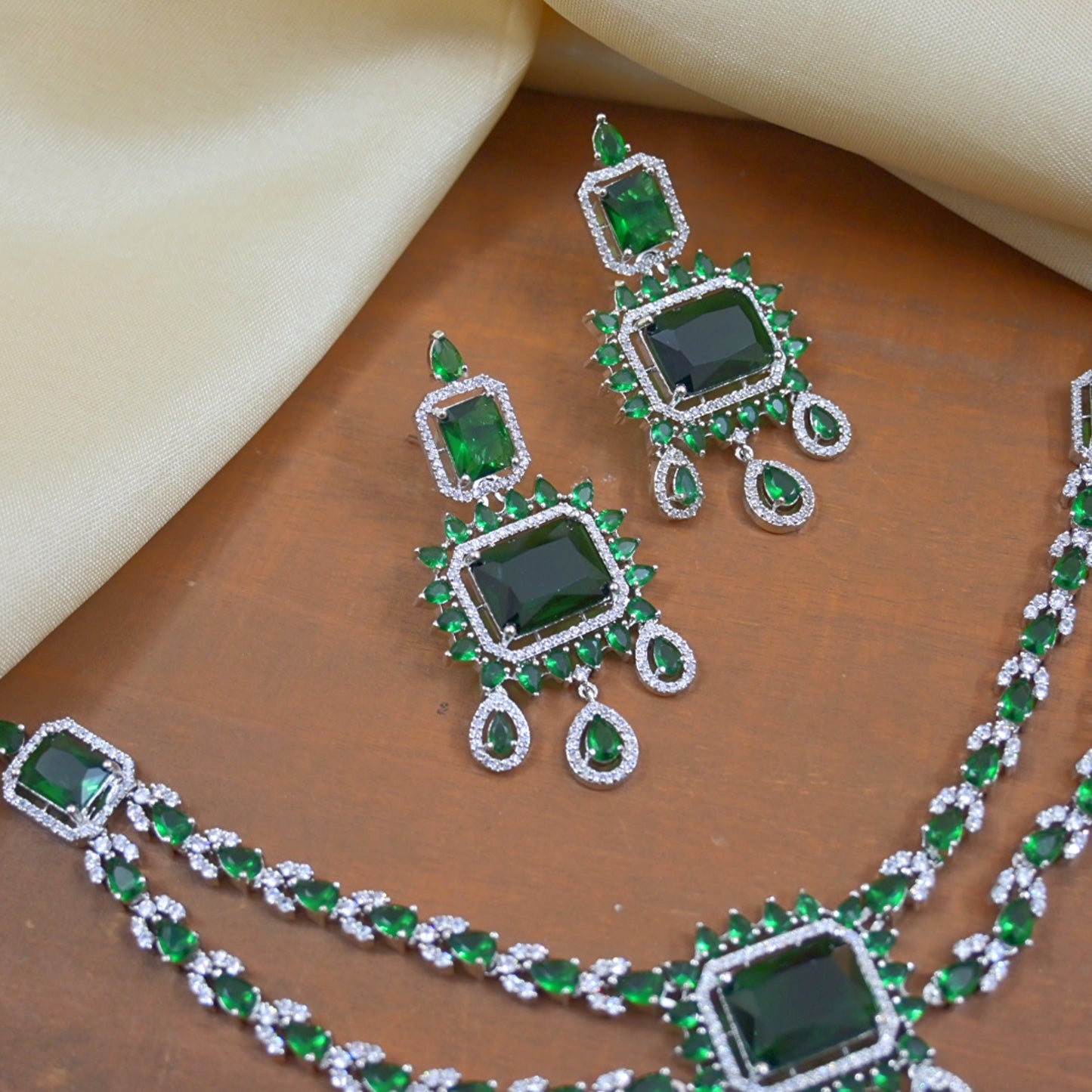 Aarvi AD Stylish Jewellery Set