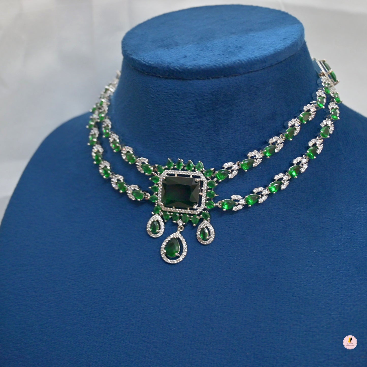 Aarvi AD Stylish Jewellery Set