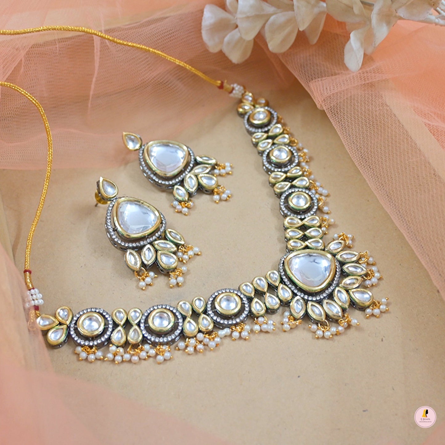Aashvi Black Metal Kundan Jewellery Set