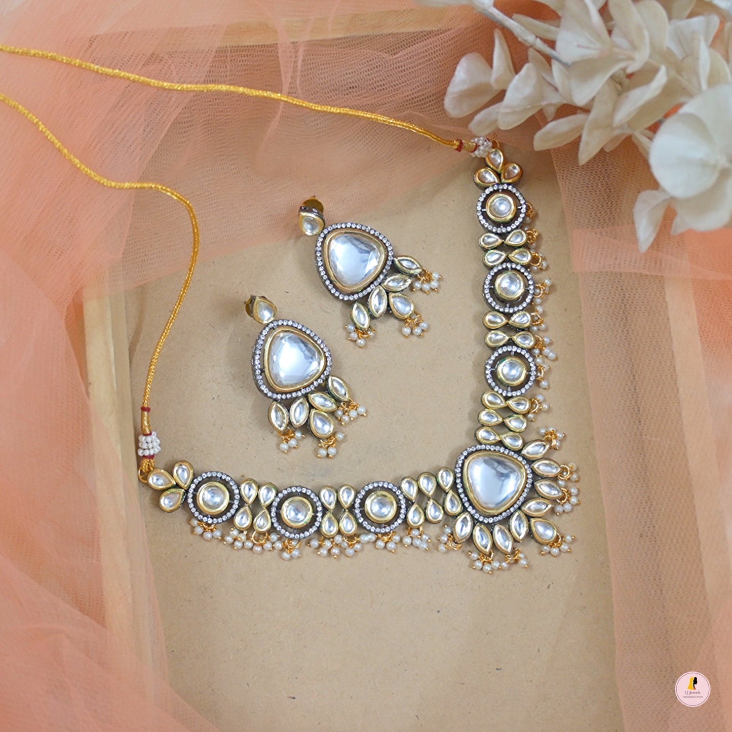 Aashvi Black Metal Kundan Jewellery Set