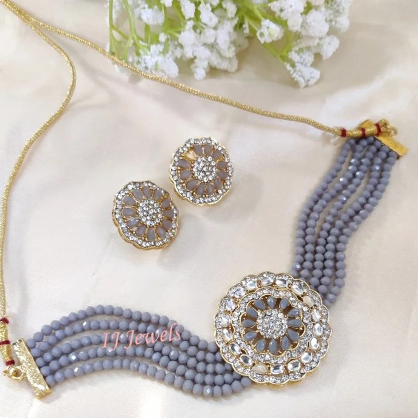 Kritika Choker With Stud Earrings
