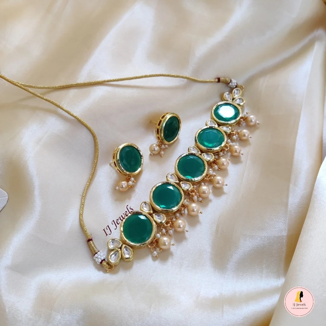 Piyali Kundan Choker With Stud Earrings