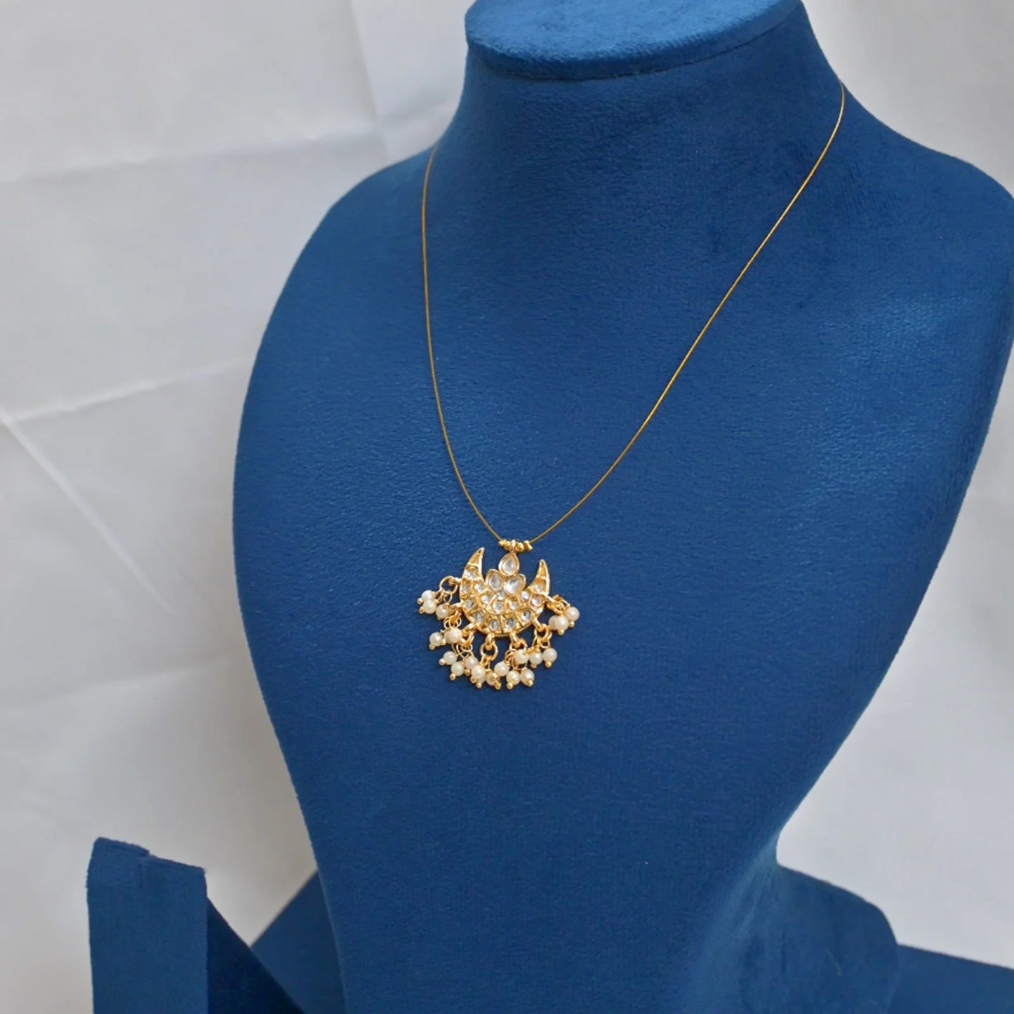Keerthy Invisible Chain Chand Set
