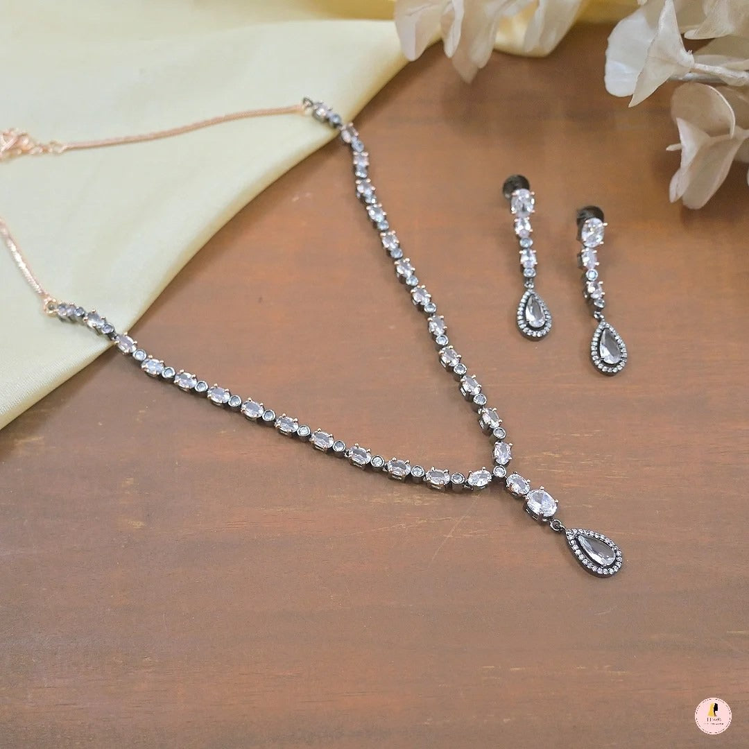 Jaini AD Victorian Pendant Set