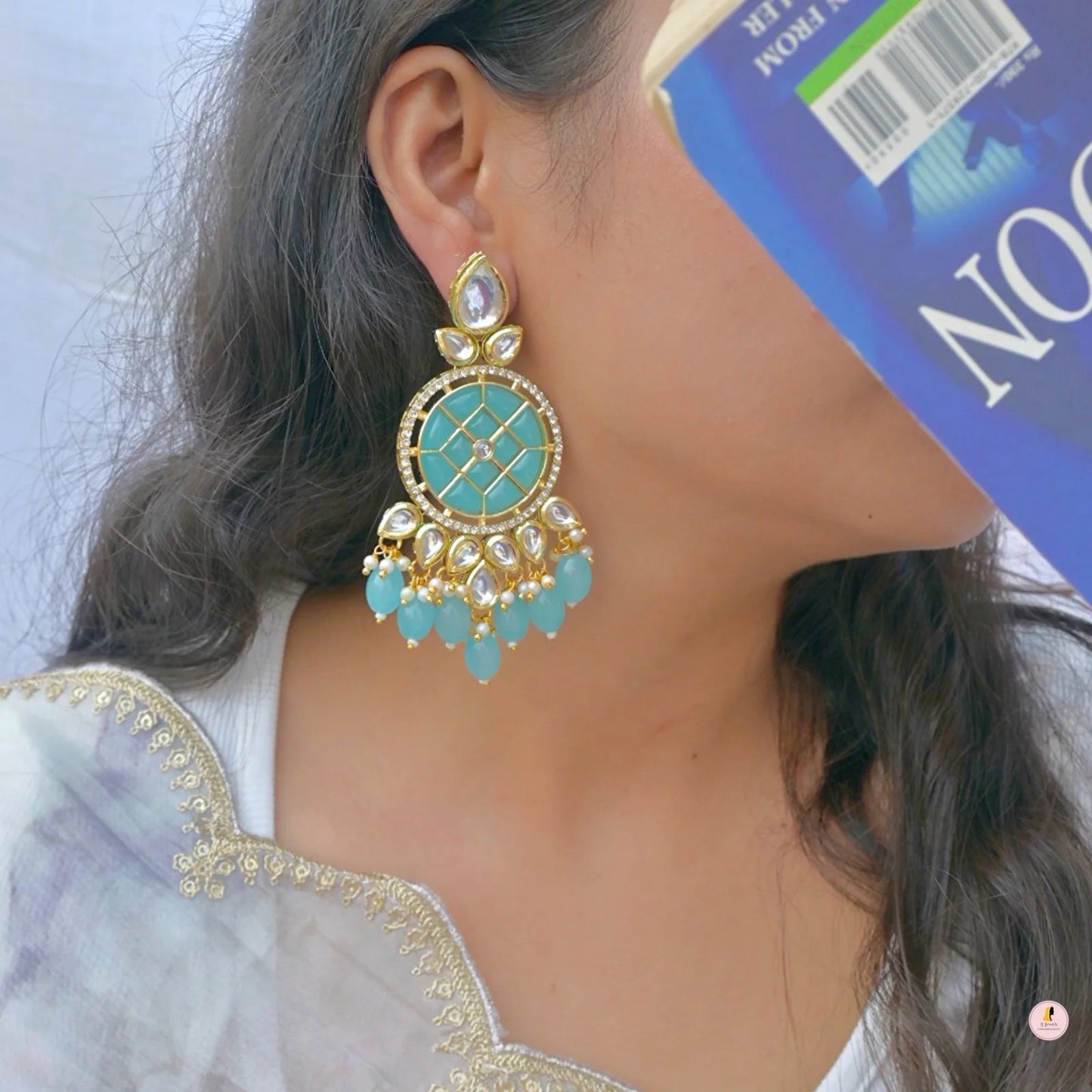 Dhwani Unique Kundan Chandbalis