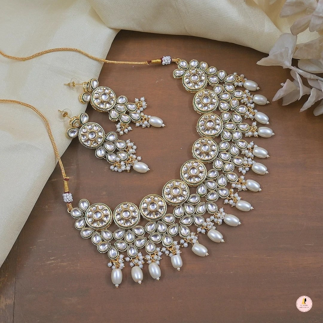 Avani Kundan Jewellery Set