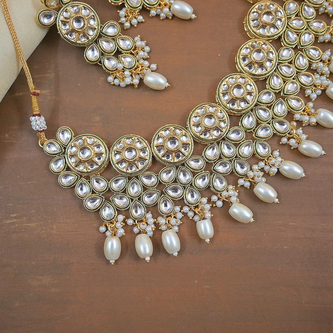 Avani Kundan Jewellery Set