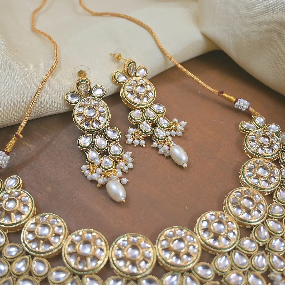 Avani Kundan Jewellery Set