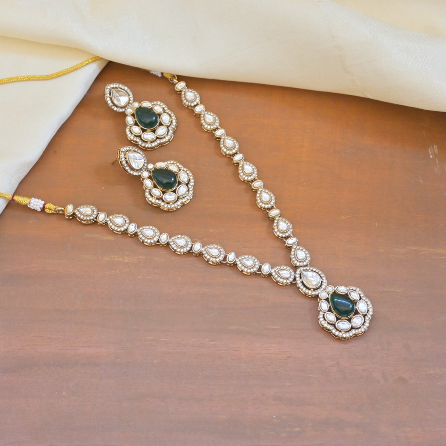 Tanishka Antique Pendant Set