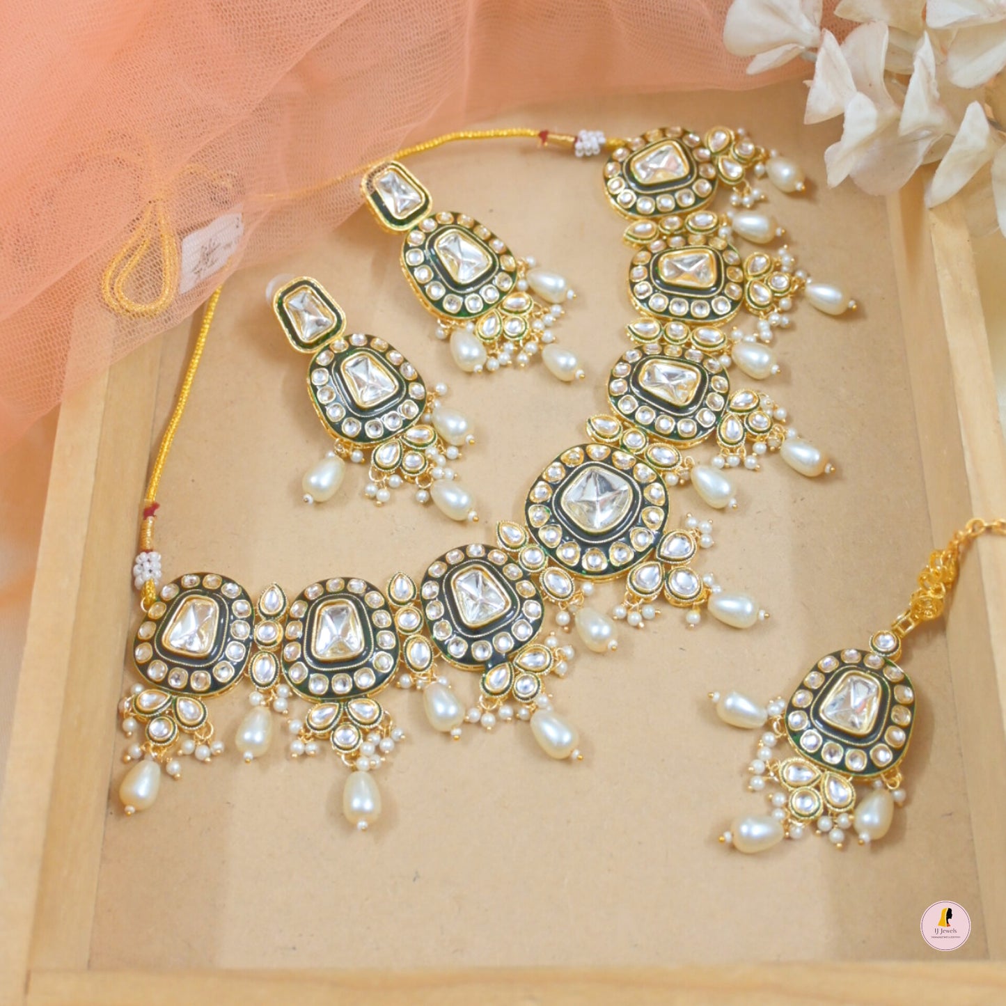 Yashvi Kundan Neckpiece