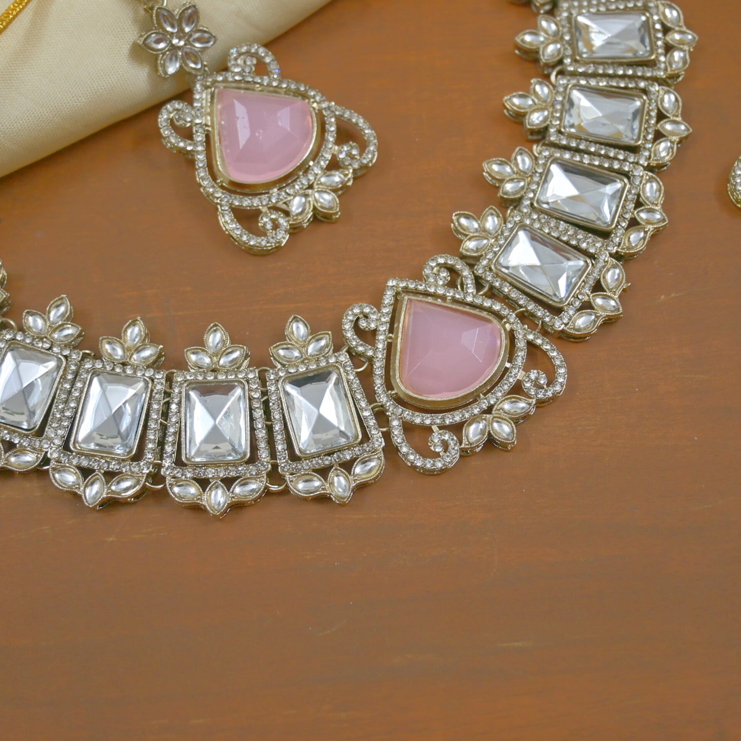 Arshiya Premium Diamond Neckset