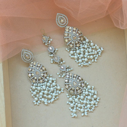 Baani Pearl earrings Tikka