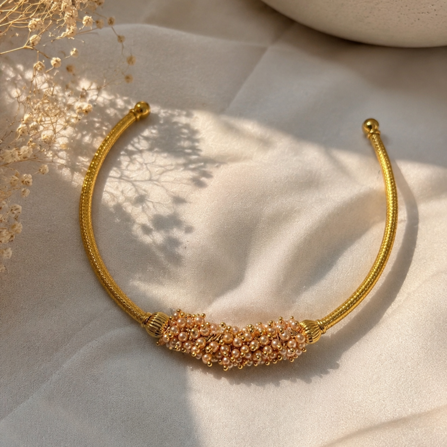 Kihu Golden Collar Jewellery Set
