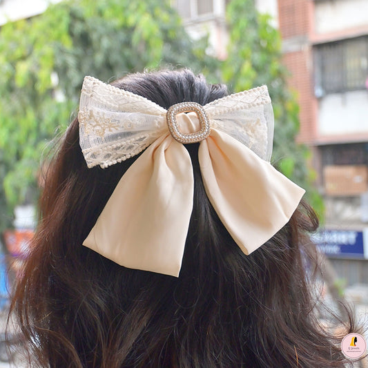 Luxe Lacy Off White Bow