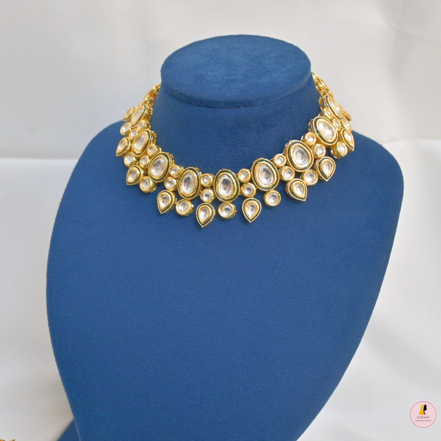 Niharika Kundan Jewellery Set