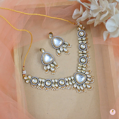 Aashvi Black Metal Kundan Jewellery Set