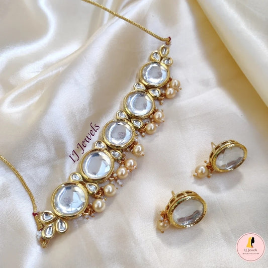 Piyali Kundan Choker With Stud Earrings