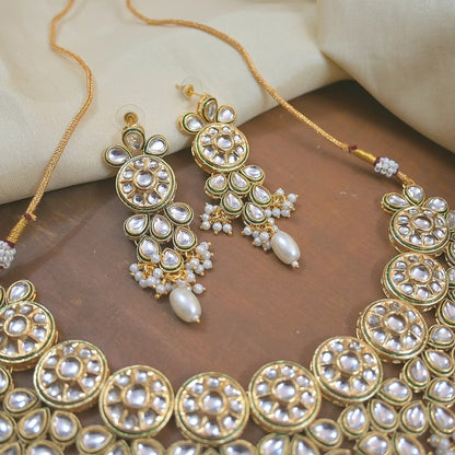 Avani Kundan Jewellery Set