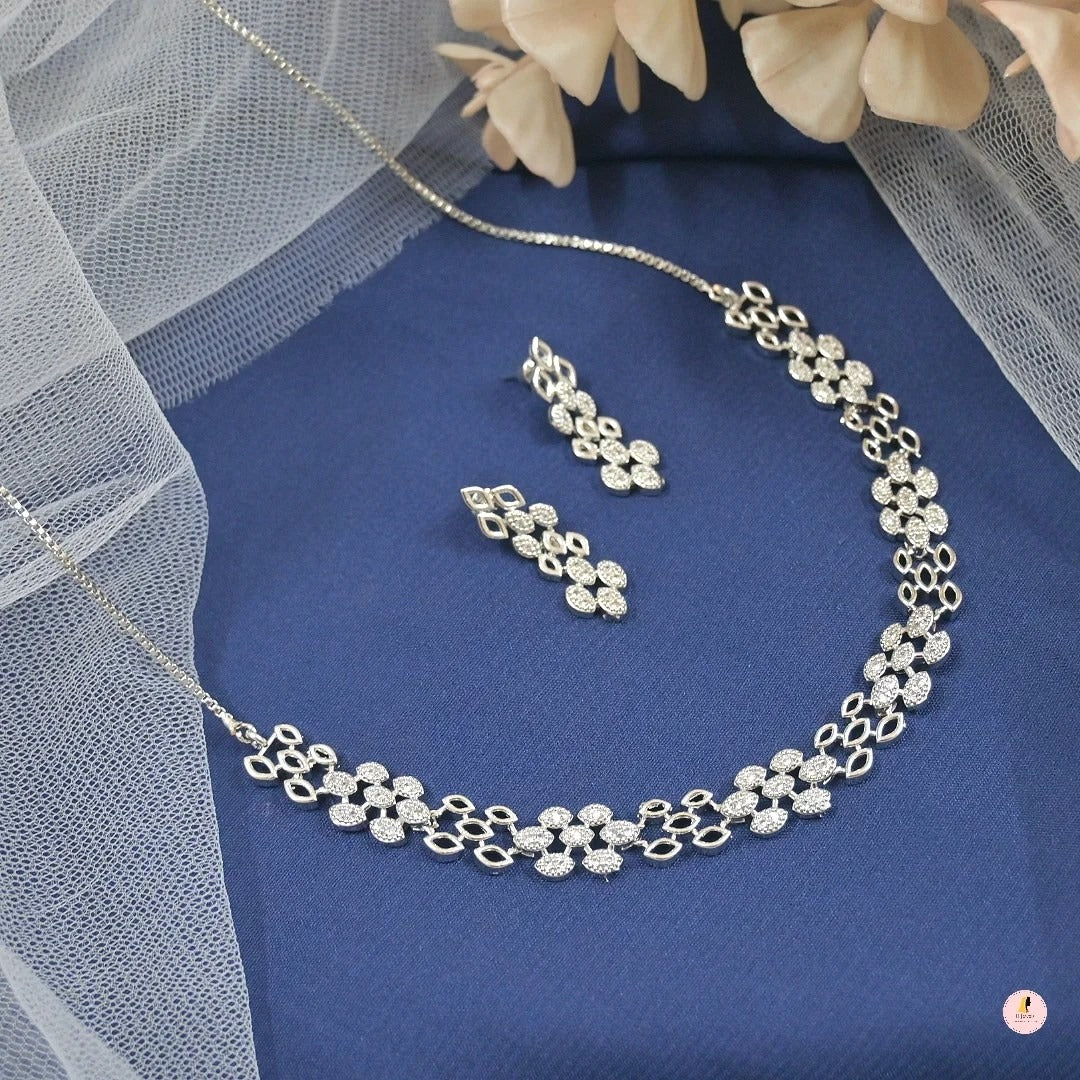 Olivia AD Neckpiece