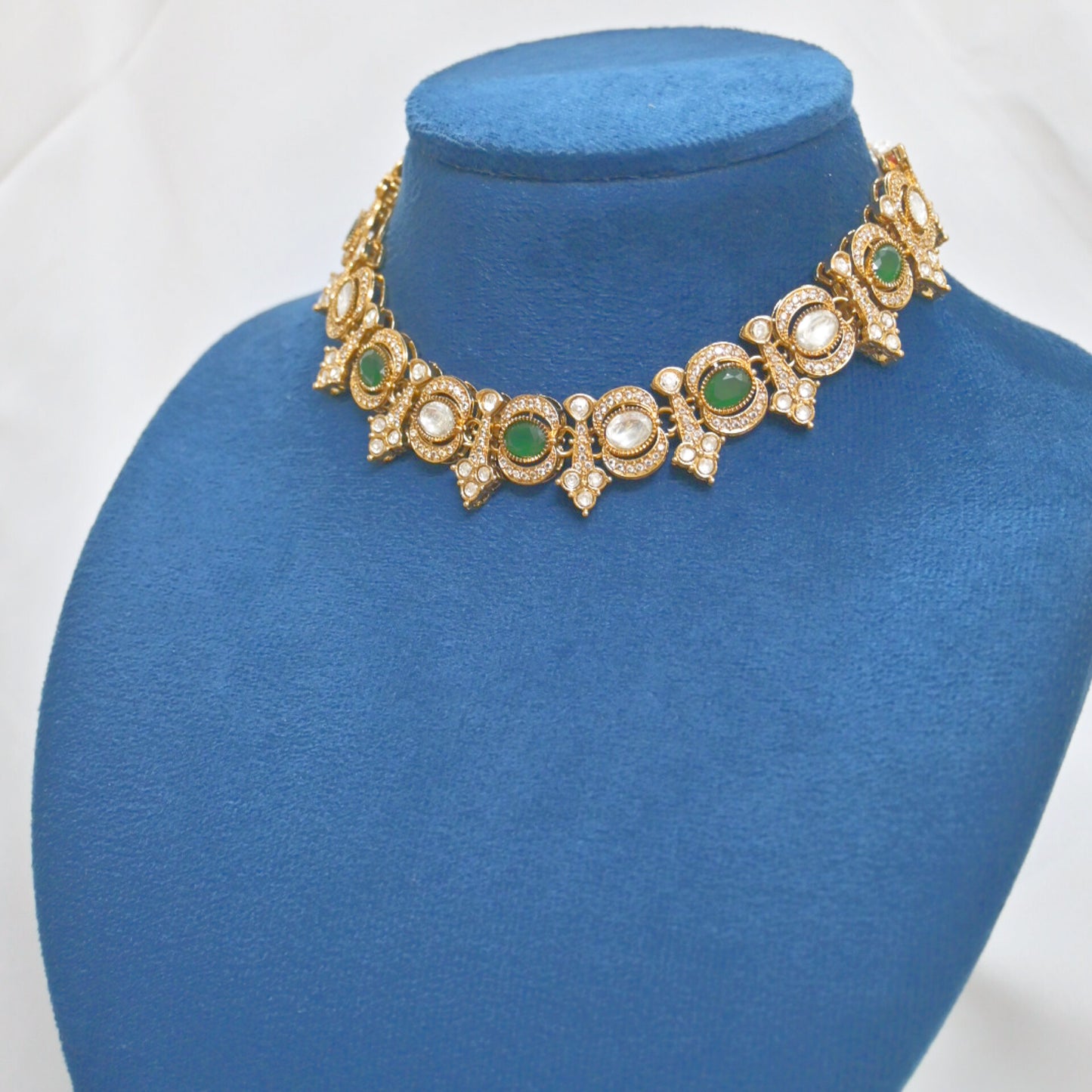 Aatika Polki Style Premium Sleek Neckset