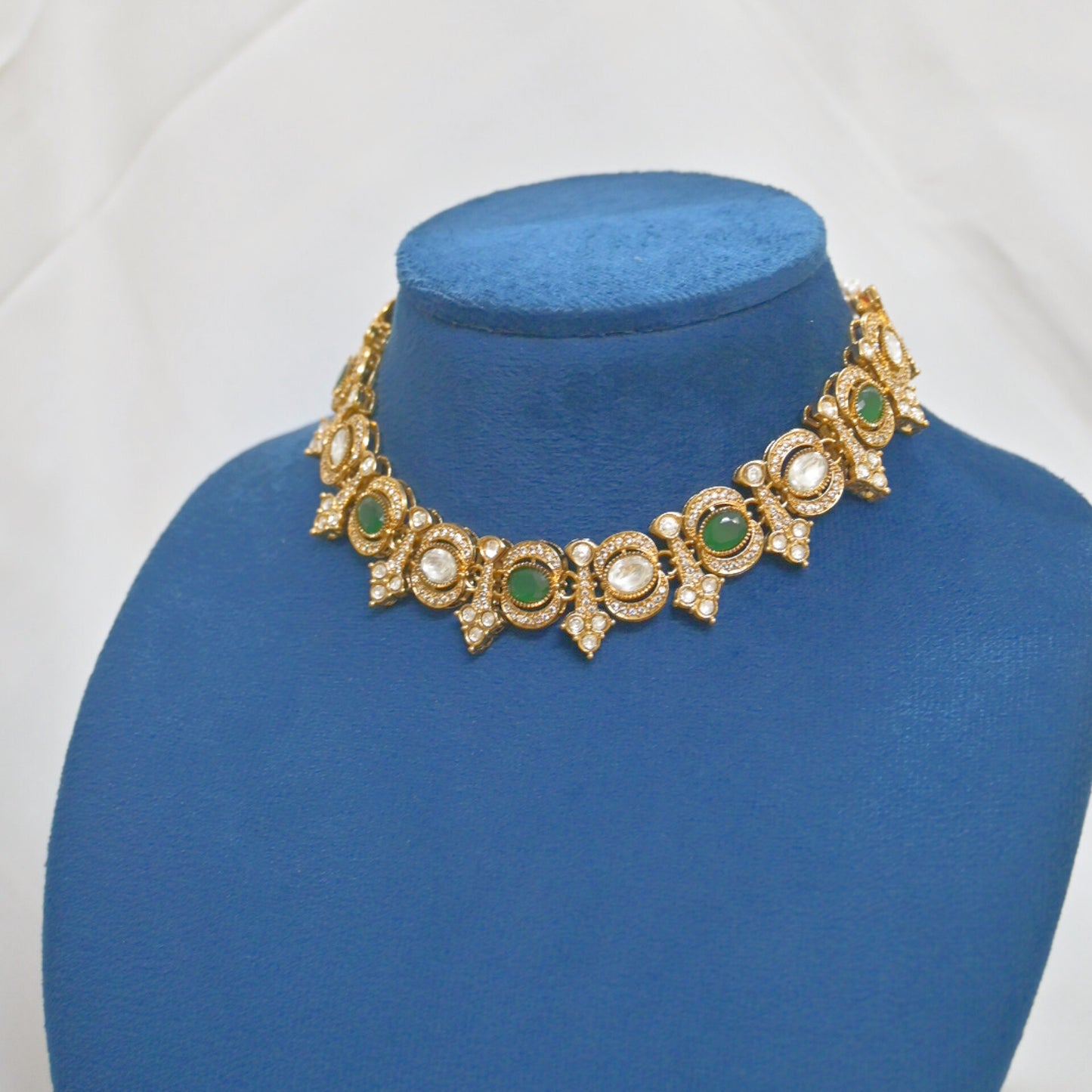 Aatika Polki Style Premium Sleek Neckset