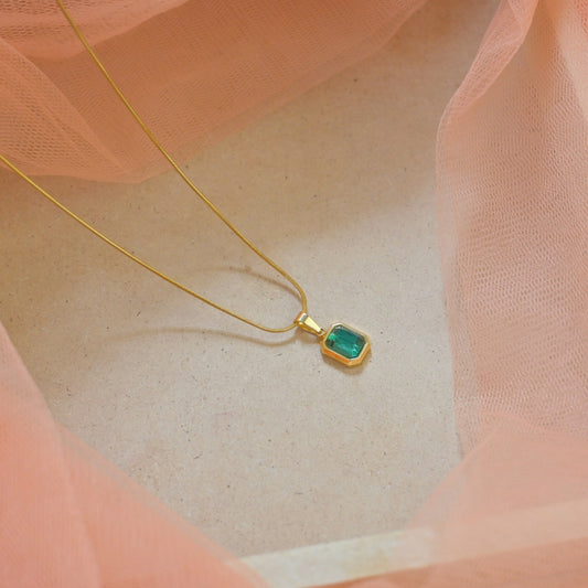 Anti Tarnish Emerald Pendant Set
