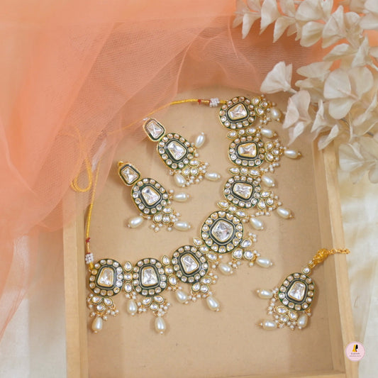 Yashvi Kundan Neckpiece