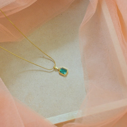 Anti Tarnish Emerald Pendant Set