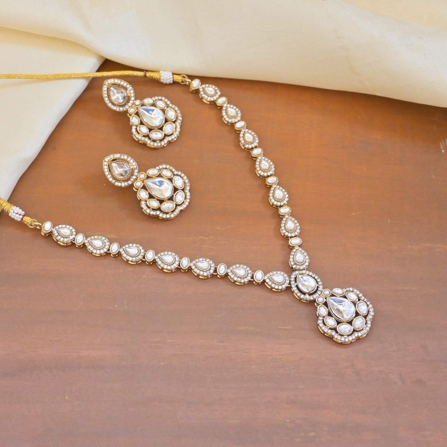 Tanishka Antique Pendant Set