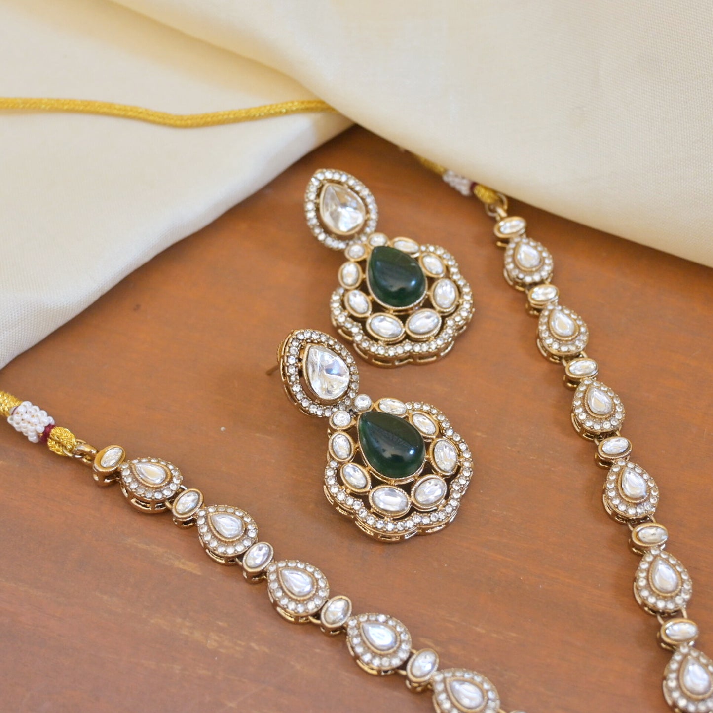 Tanishka Antique Pendant Set